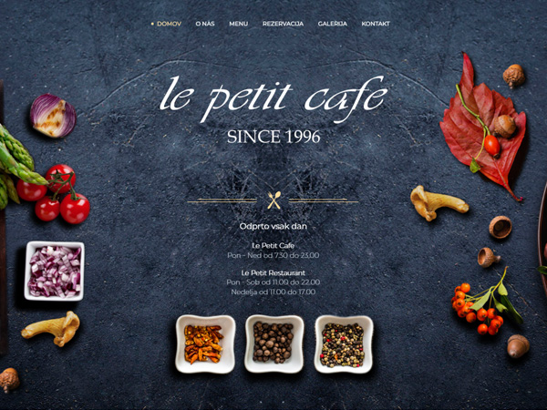 Le Petit Cafe